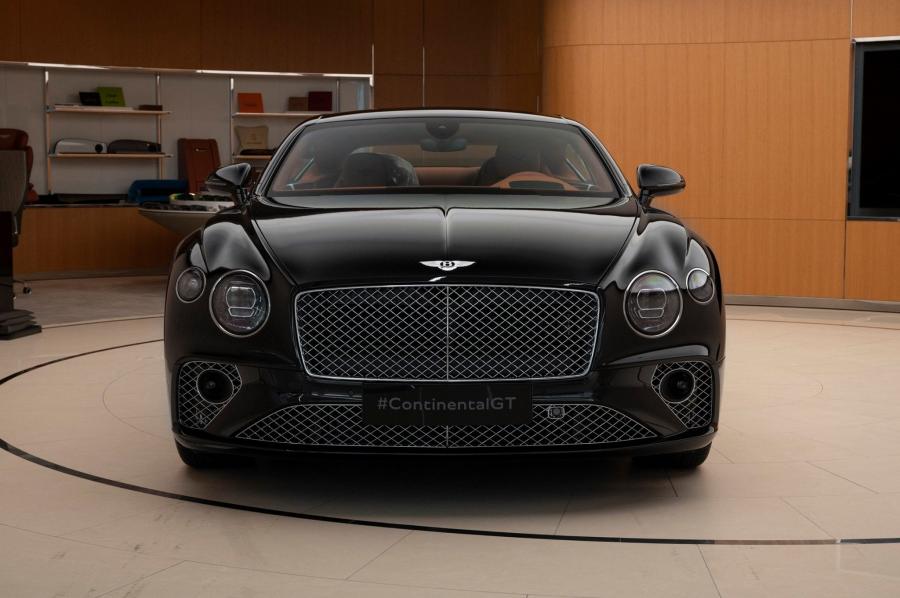  Bentley Continental GT 2020 года  (UAE) (фото 8 из 10)